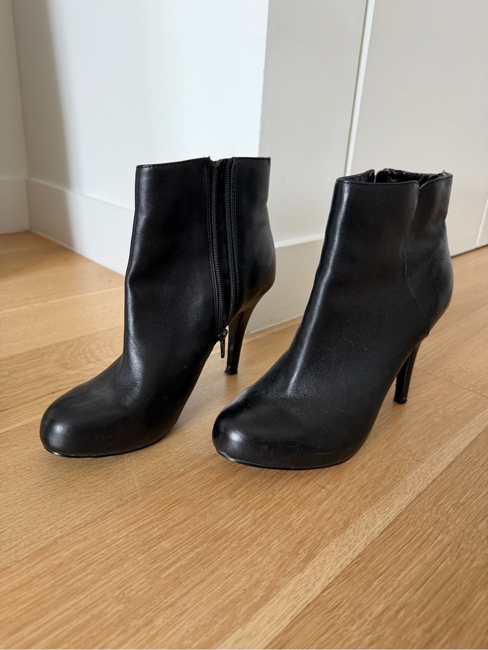Nine West Black Leather Ankle Booties, Size 8.5